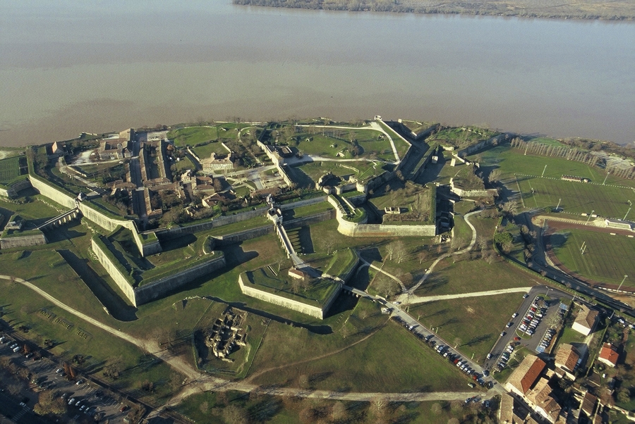 Croisière fluviale, escale à Blaye