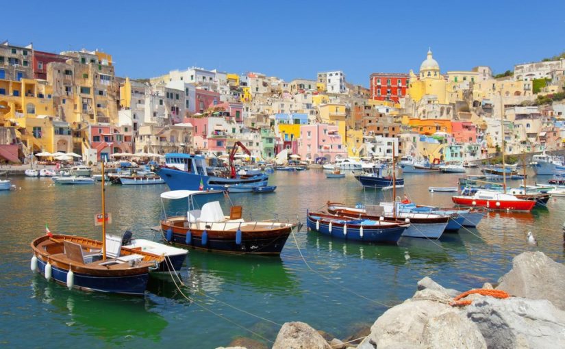Croisières en Méditerranée : Voyage aux Confins du Luxe