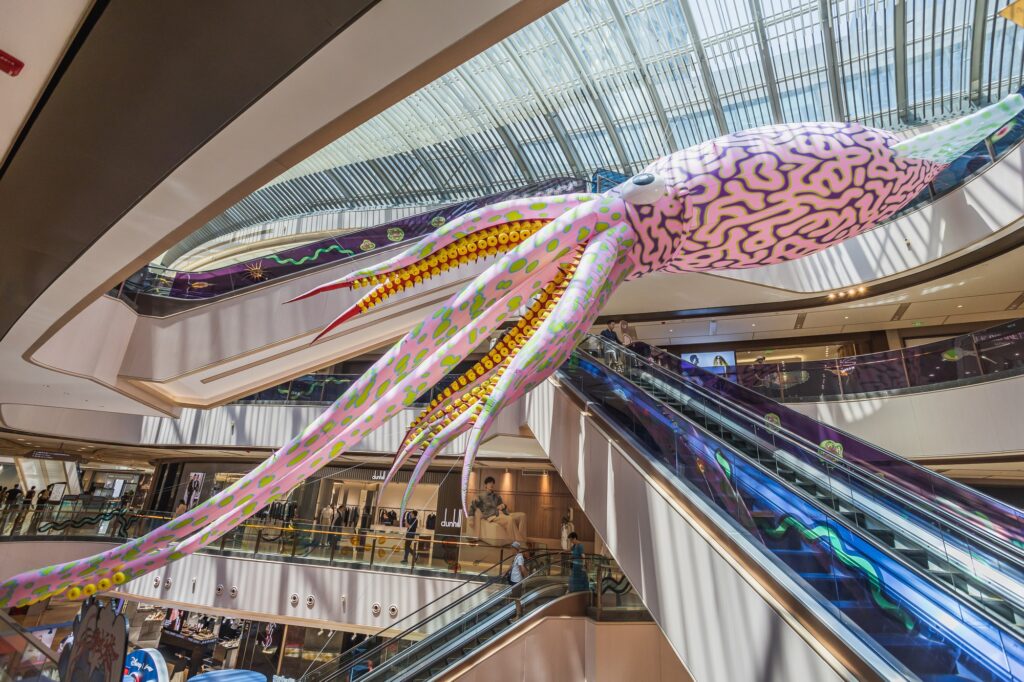 Exposition autour de la mer dans le centre commercial HKRI Taikoo Hui