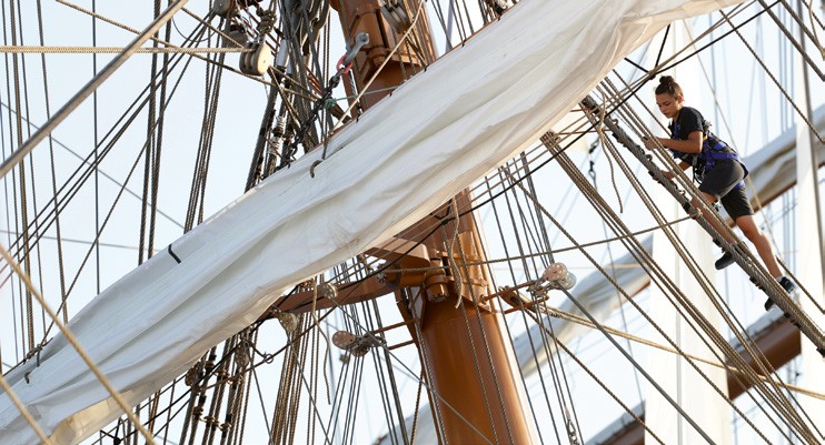 Les voiles sont encore hissées à la main