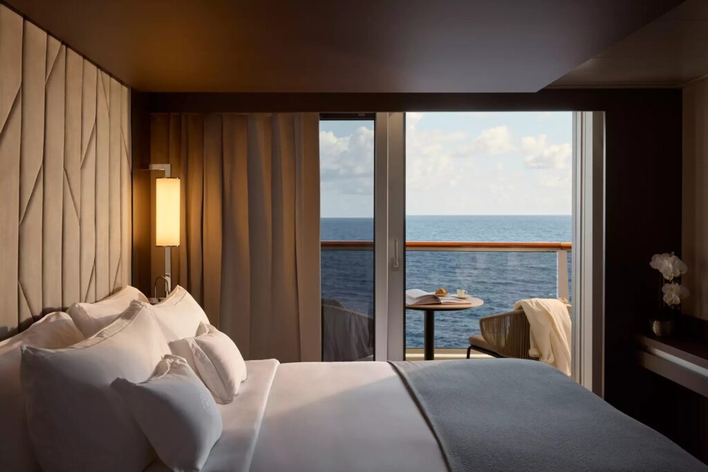 Suite avec balcon privatif vue mer en croisière Explora Journeys