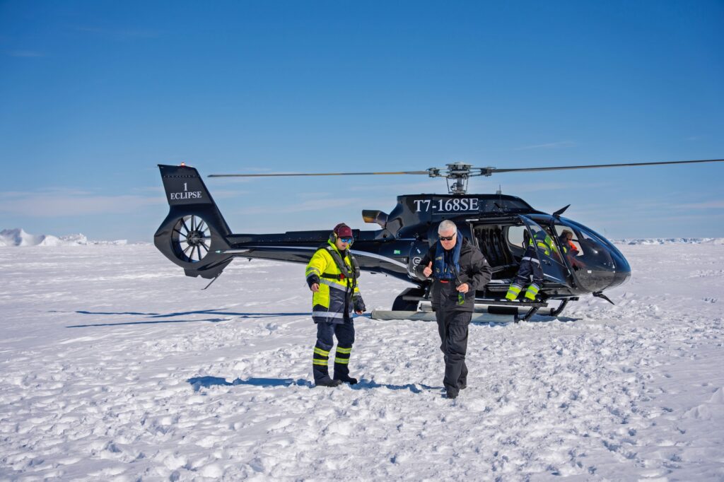 Les manchots empereurs de Snow Hill Island accessibles en hélicoptère