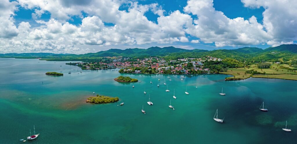 Les trois îlots de la ville des Trois-Îlets, en Martinique. /Shutterstock
