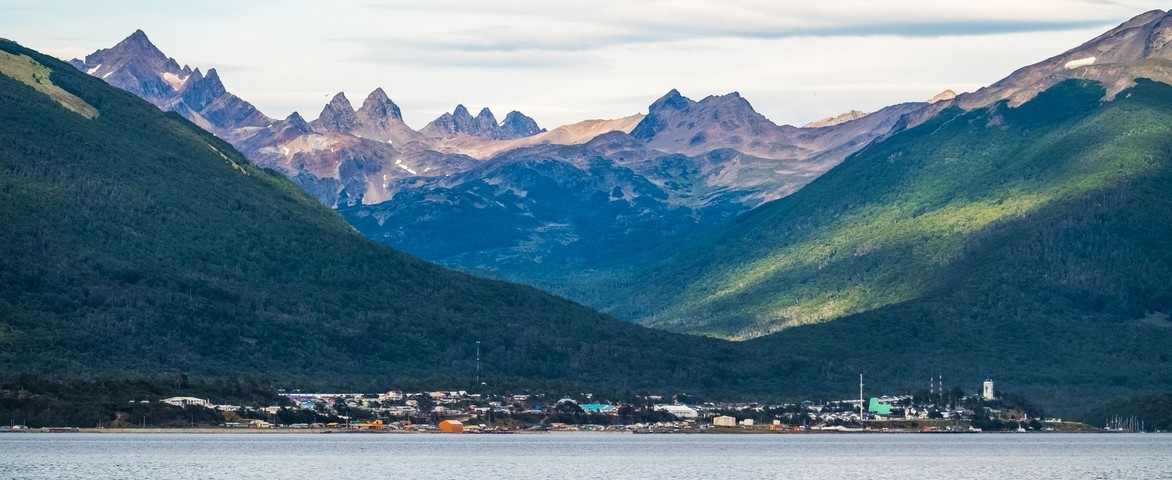 Croisière de luxe Silversea Cruises de Puerto williams à Puerto williams en décembre 2025