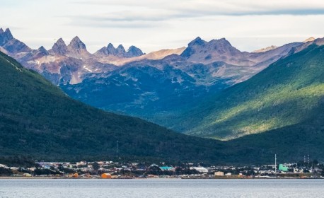 Croisière de luxe Silversea Cruises de Puerto williams à Puerto williams en novembre 2025