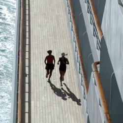 Crystal Serenity, Jogging