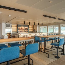 Bistro 487, Quark Expeditions, Ultramarine